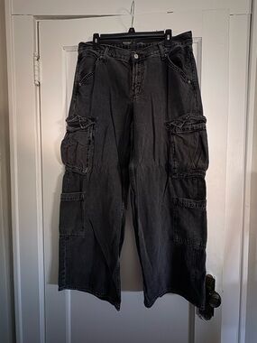 Old Navy Black Relaxed Cargo Jeans with Utility Pockets